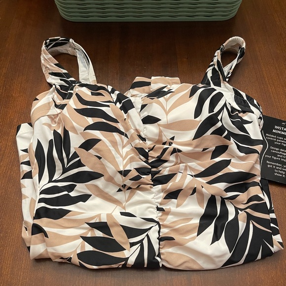 NWT Maxine of Hollywood Women's Shirred Girl Leg One Piece Swimsuit - Picture 3 of 13